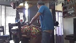 เอ่อ เธอเห็นสามีอายุ 40 ของฉันเย็ดเด็กสาว 18+ ของเพื่อนบ้านบนสปายแคมหรือเปล่า?