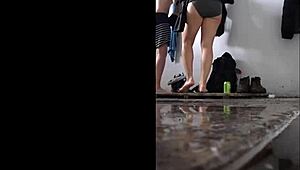 ตูดอวบๆ โดนแอบถ่ายด้วยกล้องสปายในสระว่ายน้ำ