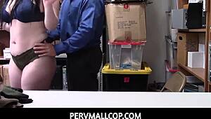 เฮ้! สาววัยรุ่นนมโต Amilia Onyx จัดหนักกับตำรวจเพื่อรับโทษ! 😜