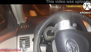 Ehi, mi guardi tradire il mio cornuto per strada mentre lui filma e si sega in macchina?