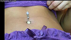 Eu me sinto tão pequeno 18+ e humilhado com meu pintinho 18+ debaixo dessa gigante femdom alta em POV cheirando fetiche nariz sujo