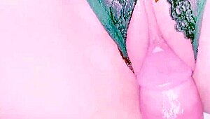 จัดหนักแฟนสาวลาติน่าของเพื่อนด้วยดิลโด้แก้วในหอยชมพูแน่นๆ!