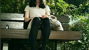 Snakker om sjov med offentlig park-eksponering