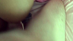 آسيوية حلوة تتناك بقوة وهي لابسة جينز