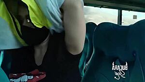 Pieprzenie z nieznajomym w publicznym autobusie Copetran za przejazd