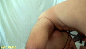 ¡Guau, anal duro amateur y garganta profunda con asfixia en primer plano! Esta pareja china va con todo