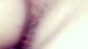 Чувствуешь, как мой изогнутый колумбийский член трахает твою жопу без презерватива и отбивает дыхание?