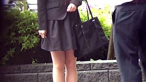 สาวเอเชียอายถูกจับฉี่กลางแจ้ง! มันน่าตกใจสุดๆ เลย!