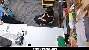 Linda pequena latina de 18+ penelope reed pega furtando com namorado