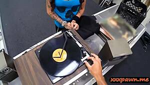 Saya gadai pepek dan dikongkek di kedai pajak