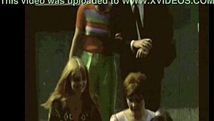 คลิปสามคนยุค 1960 นำบรรยากาศเรโทรมาสู่หน้าจอคุณคืนนี้