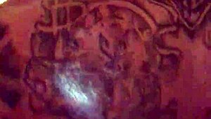 Büyük Siyah Siki Duşta Yıkarken O Kadar Azgınım Islak Vücutlarımız Sürtüşüp Buharlı Seks Yapıyoruz