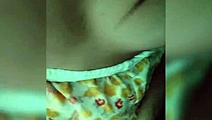 Espiando a mi prima mientras se viste en casa de mis tíos, ¡qué pasó!