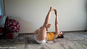 Lección 227: Los enormes labios sin vello de la abuela al descubierto