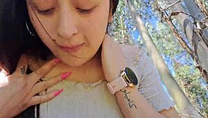 Rżnięcie mamy kumpla w lesie, jej dzika przygoda na świeżym powietrzu