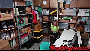 يا، لصة فتاة 18+، لماذا تركبين زب الشرطي للوجه؟