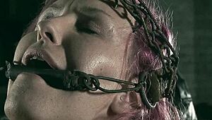 Jag ägs helt av min master i kinkig BDSM underkastelse