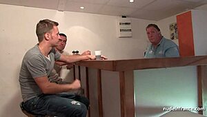 Dostum, bu Fransız MILF’le öyle bir çıldırdım ki, castingde sert sodomi ve fisting!