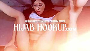 Family Strokes - Adik Tiri Rambut Merah Payudara Besar Bokong Montok Dihajar Keras oleh Kakak Tiri