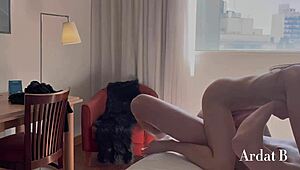 نيك بنت ساخنة في غرفة الفندق