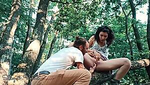 Шёлковая Magpie жаждет сосать и трахаться на улице