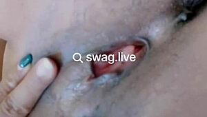 Isteri tetek besar main alat ketatnya di SWAG Live.