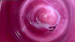 镜头深入年轻妹子湿滑阴道，带来超激烈视角！