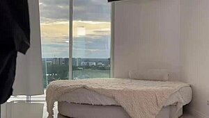 Skupinski seks za rusko kurbo, ki hrepeni po dvojnem analnem nabijanju