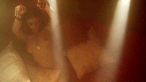 Watch this indian brunette tease with a sexy striptease, undressing slowly and ripping clothes for an intense nude dance 😏