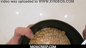 Madrastra milf de tetas grandes, Emmy Demure, enseña a su hijastro a follar en POV bien caliente