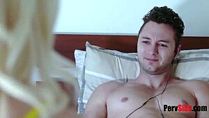 Сводная сестра игнорирует член брата в жестком экшене - Хлоя Черри