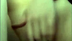 18+小妹在沃尔玛外手指紧逼逼，感觉疯狂暴露