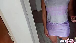 Saya Kongkek Keponakan Cantik Saya Dalam Piyama Dan Masukkan Seluruh Kote Ke Bontot Cantik Dia