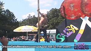 Sag Hallo zu den Mädchen bei Nudes a Poppin