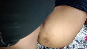 मैं उस लंड पर राइड करना पसंद करती हूं डेसी मुस्लिम भाभी के रूप में होममेड फकिंग में