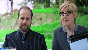 Hei dok, mau main keras di ranjang rumah sakit malam ini?