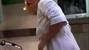 ブロンドのノルウェー熟女とのデートがワイルドに！自撮りPOVで信じられない巨乳、完璧なMILF！😍