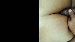 stagiaire neukt de baas in homemade scene