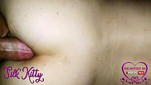 십대 달콤한 보지가 집에서 만든 영상으로 항문 크림파이 받아