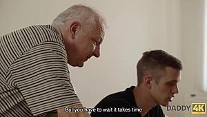 Hei, arvaa mitä? Daddy4k kaveri korjaa tietokonetta samalla kun naidaa tyttöystäväänsä kovasti.