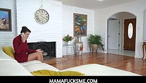 Stiefmutter Penny Barber dominiert Stiefsohn mit enger bestrafender Fotze