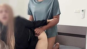 เห็นไหม สาวคอสเพลย์กลืนน้ำเงี่ยนทุกหยด?