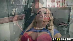 Straponla sikilen hatun dağınık anal grup facialda büyük yarrak emiyor