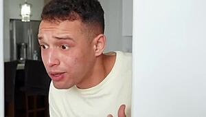 Ma belle demi-sœur aux gros seins fait du yoga en live sur TikTok