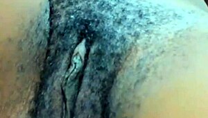 丸いケツの黒人美女がアソコ弄るの見て心臓バクバク、動きがエロすぎて燃える