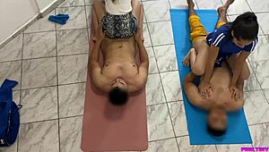 狂野女同按摩变成超下流服务！