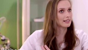 Lesbea Adel Morel กับ Stacy Cruz หมอเลสเบี้ยนตรวจร่างกาย จบด้วยท่ากรรไกรสุดเด็ด!