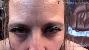 계모 제이든, 52세, 큰 엉덩이로 POV 스타일 자지 빨아. 큰 자연스러운 가슴이 움직일 때마다 튀어