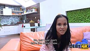 Ugh, oon vaan tyhmä brunette, maksan vuokraa isoilla mehukkailla tisseilläni