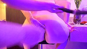 Ik hou van mijn kont rekken met een enorme komkommer